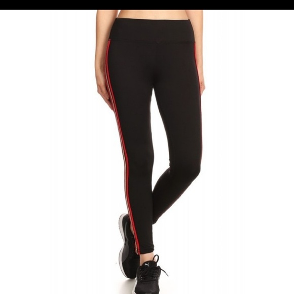 5 ⭐ rated ! Black legging, red/gold stripe - Picture 2 of 8